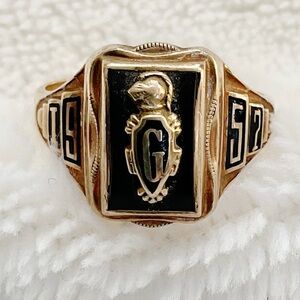 Vintage 1957 Women’s 10K Gold Greenfield MA Class Pinkie Ring Sz 3.25